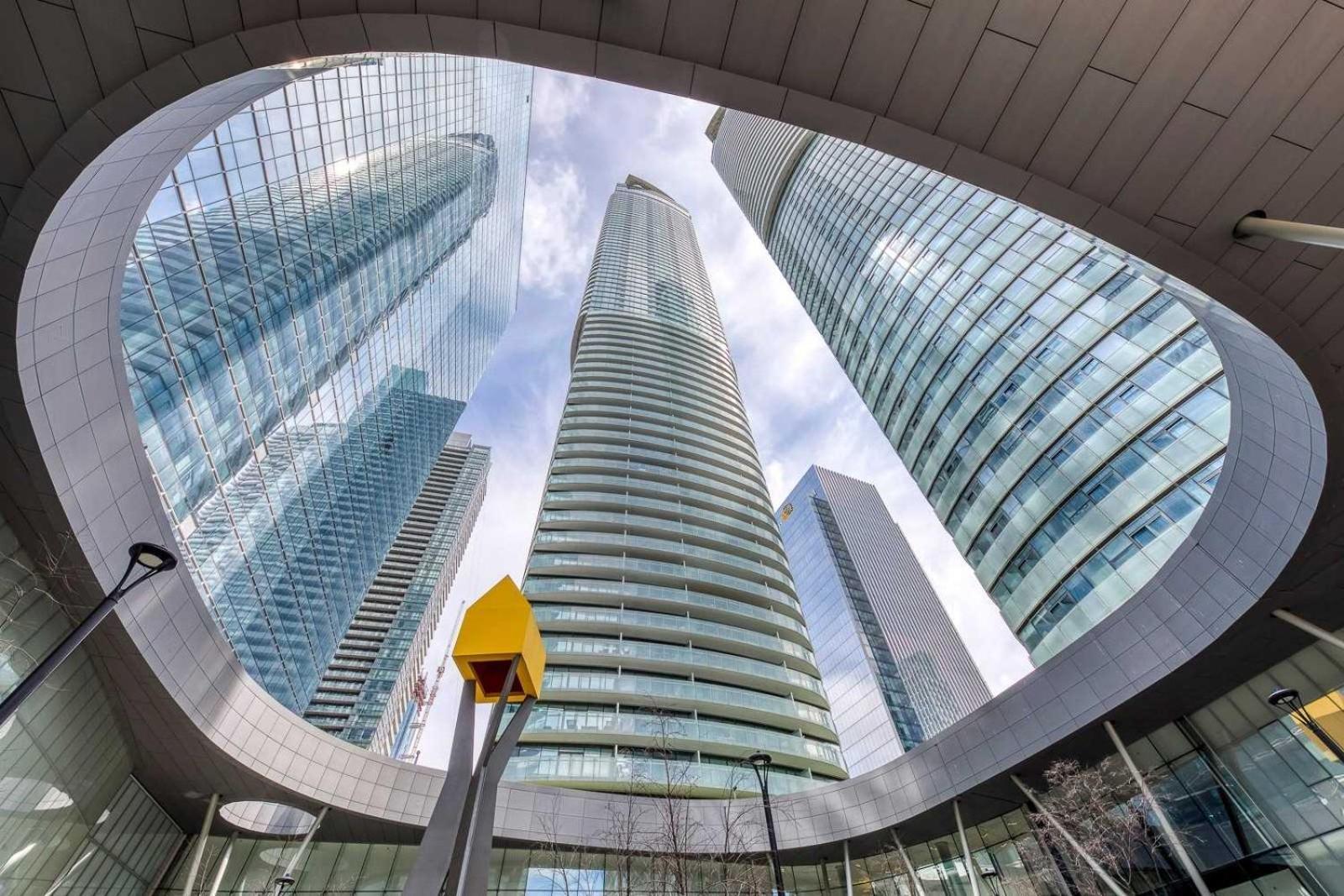 Grand Royal Suites Toronto Exterior photo