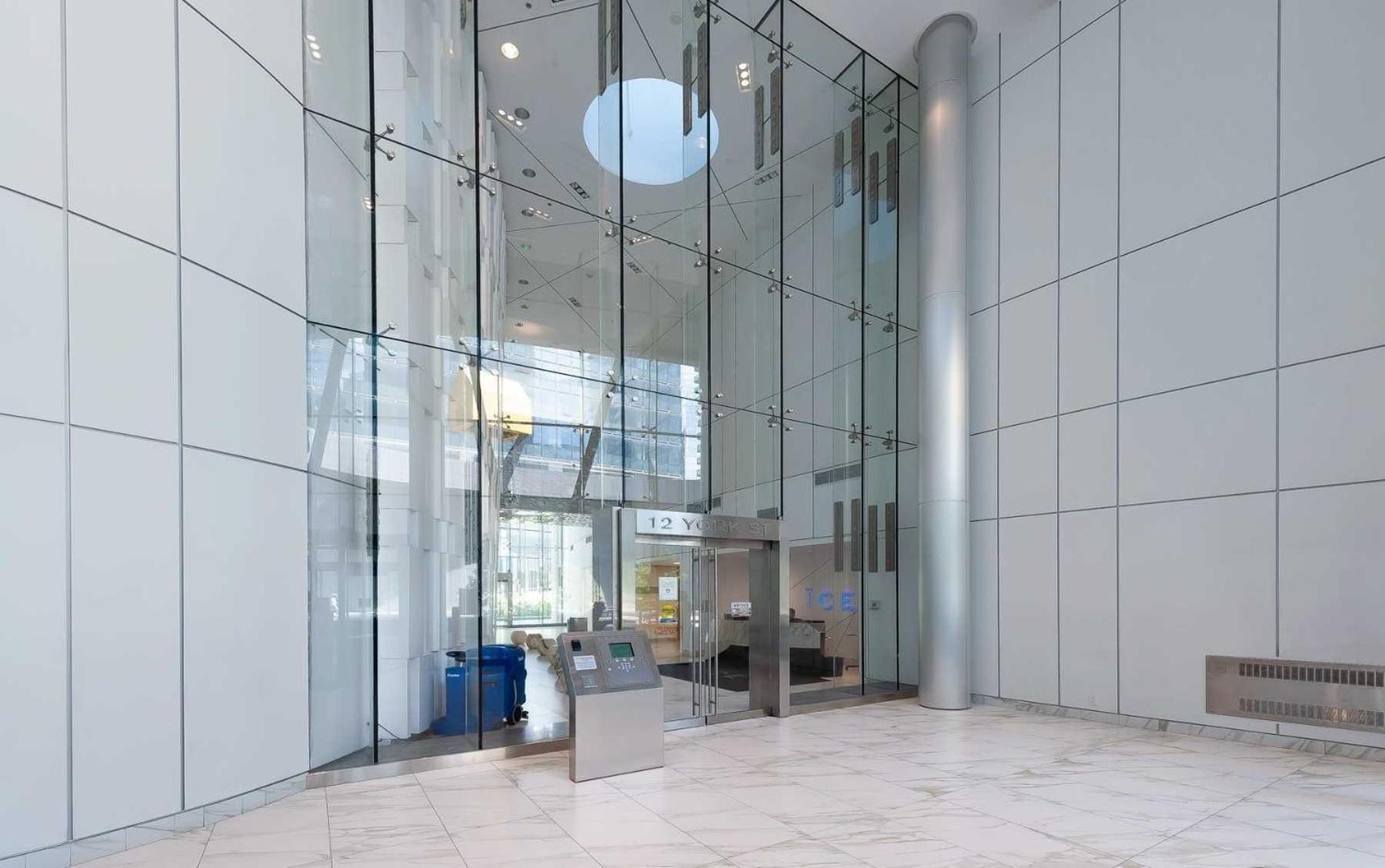 Grand Royal Suites Toronto Exterior photo