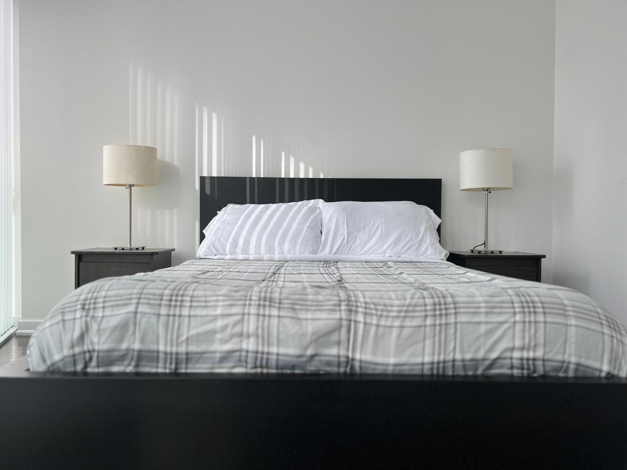 Grand Royal Suites Toronto Room photo