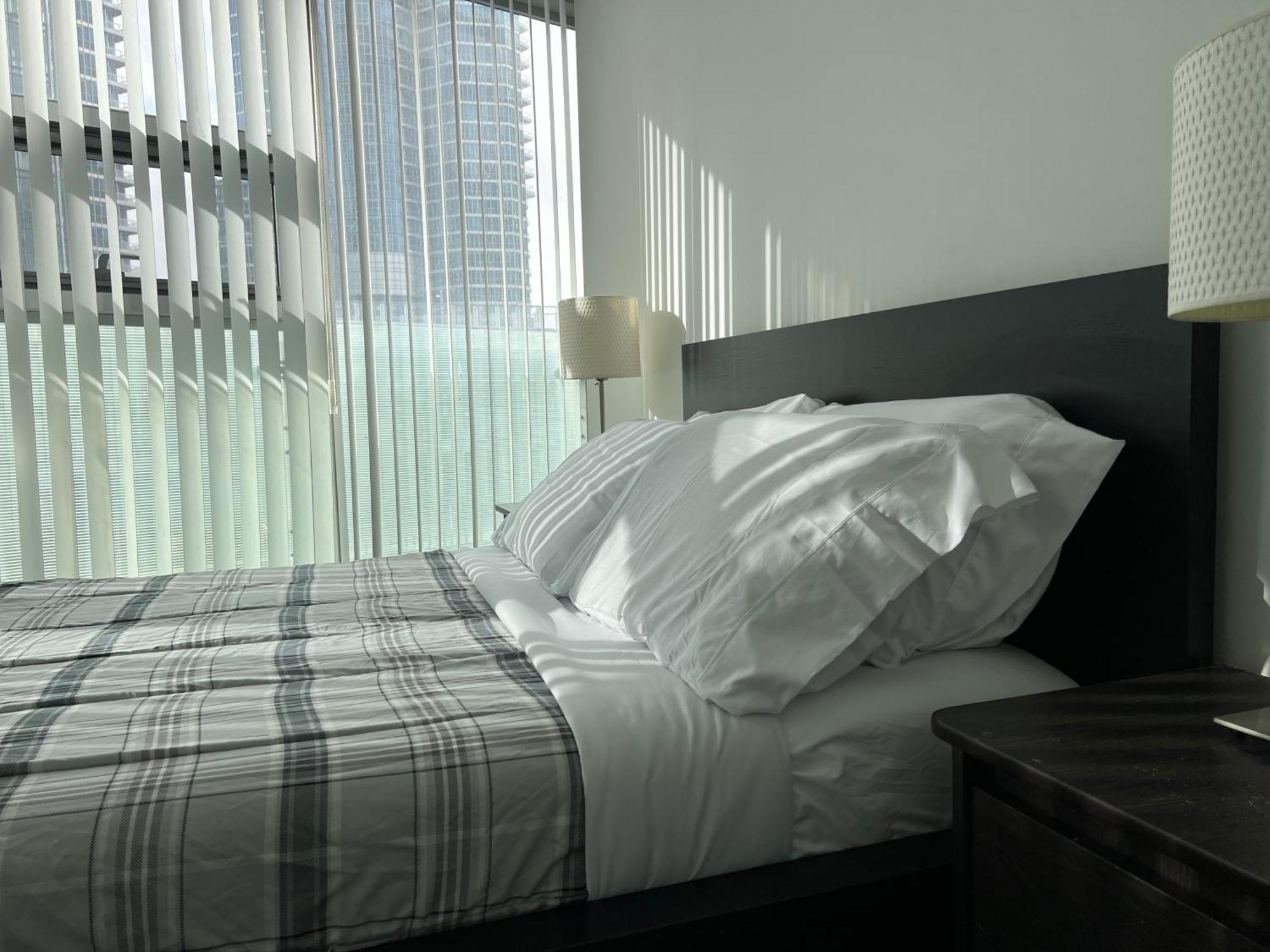 Grand Royal Suites Toronto Room photo