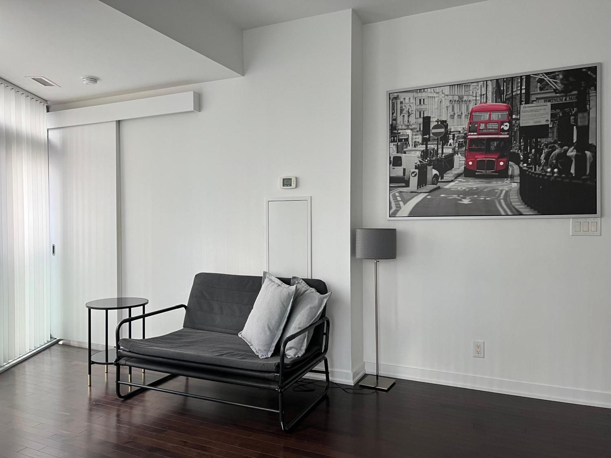 Grand Royal Suites Toronto Room photo
