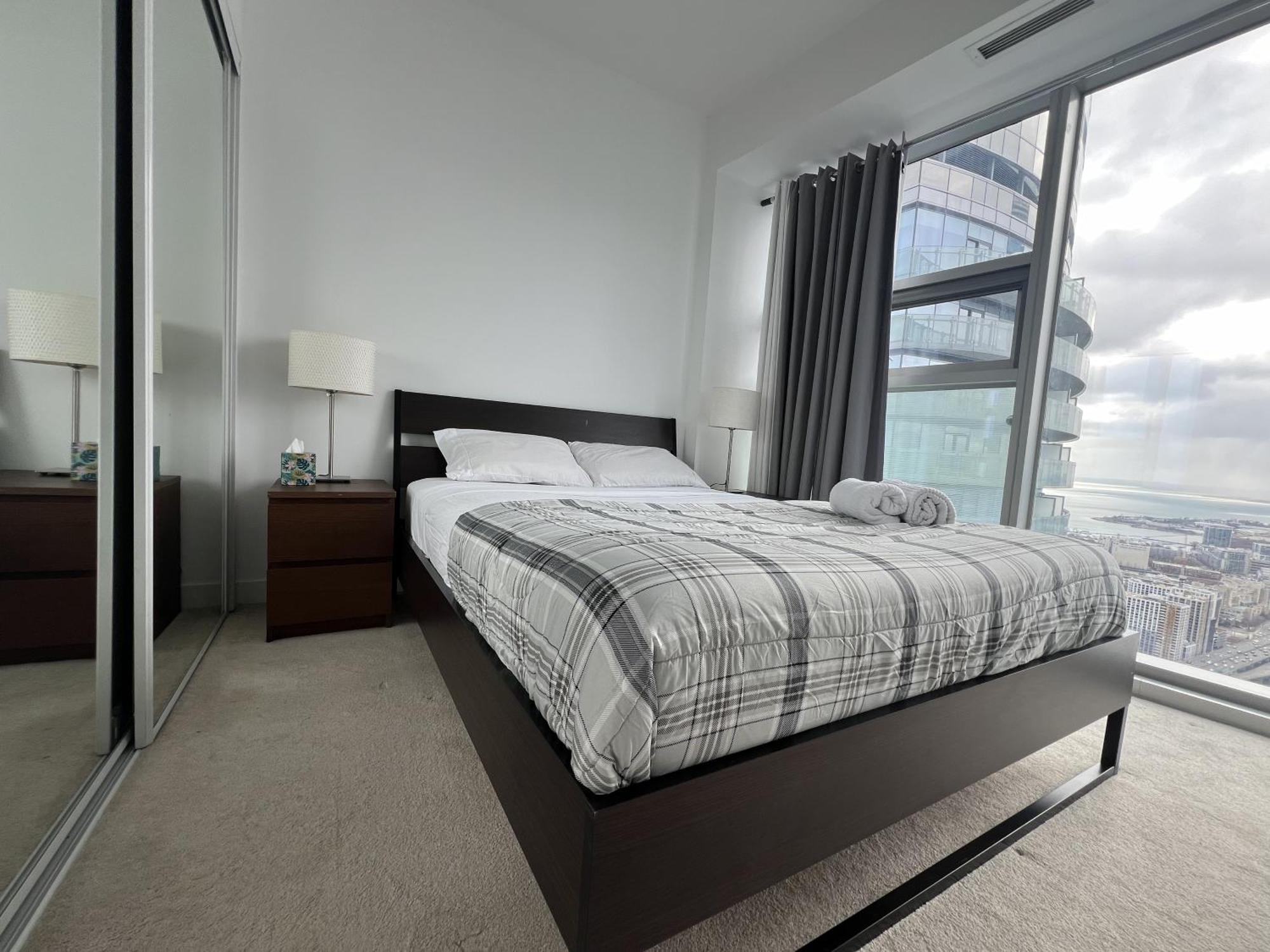 Grand Royal Suites Toronto Exterior photo