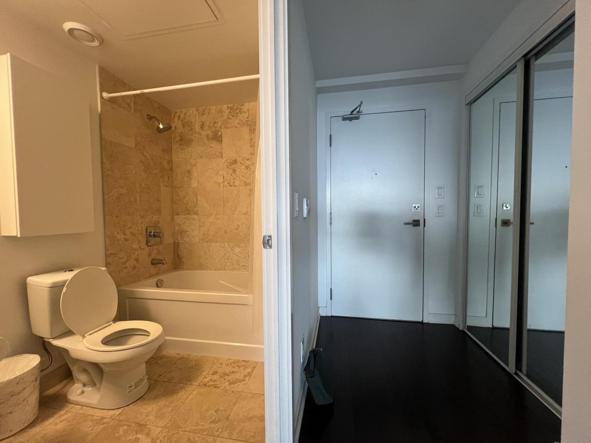 Grand Royal Suites Toronto Room photo