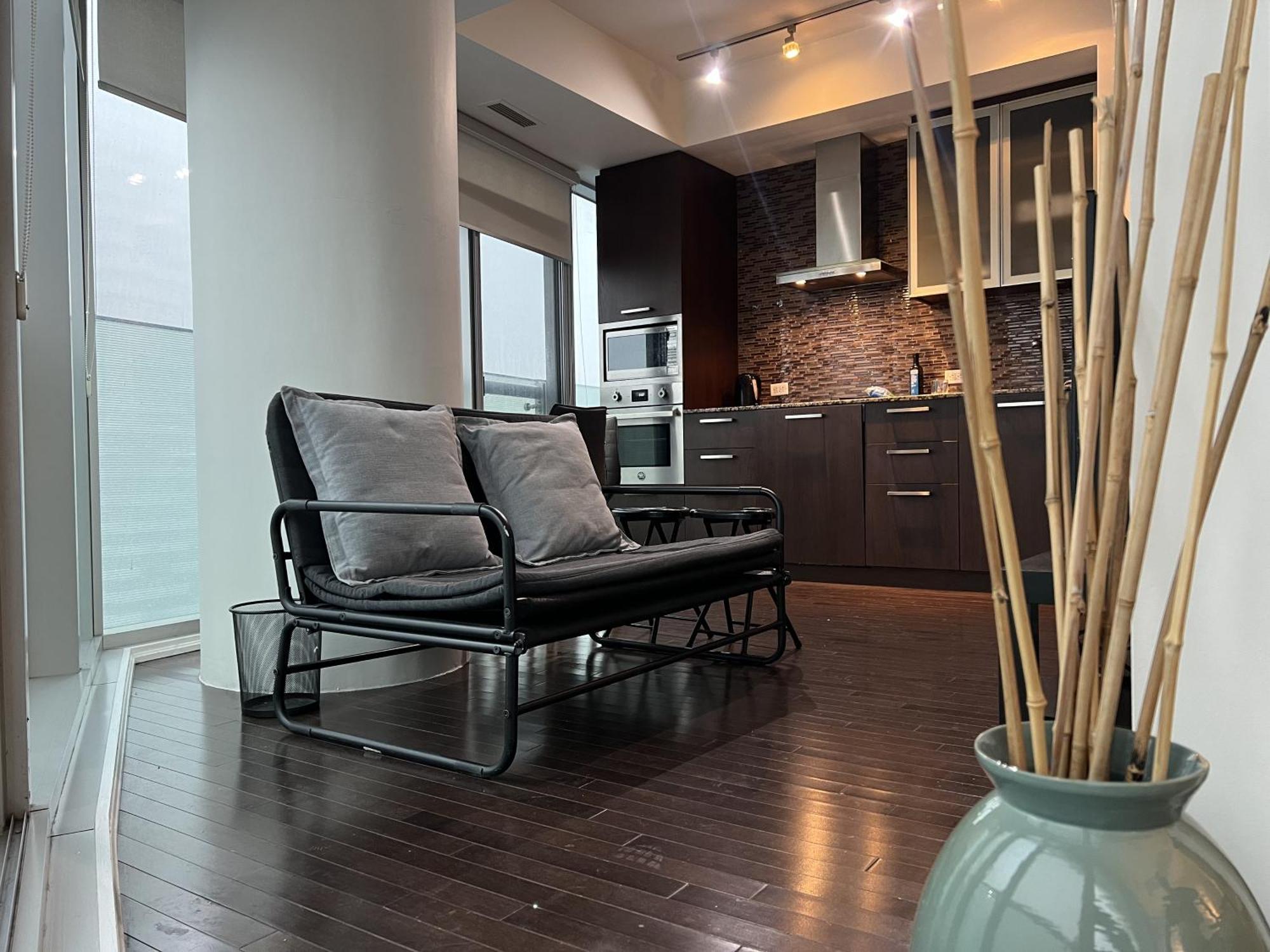 Grand Royal Suites Toronto Room photo