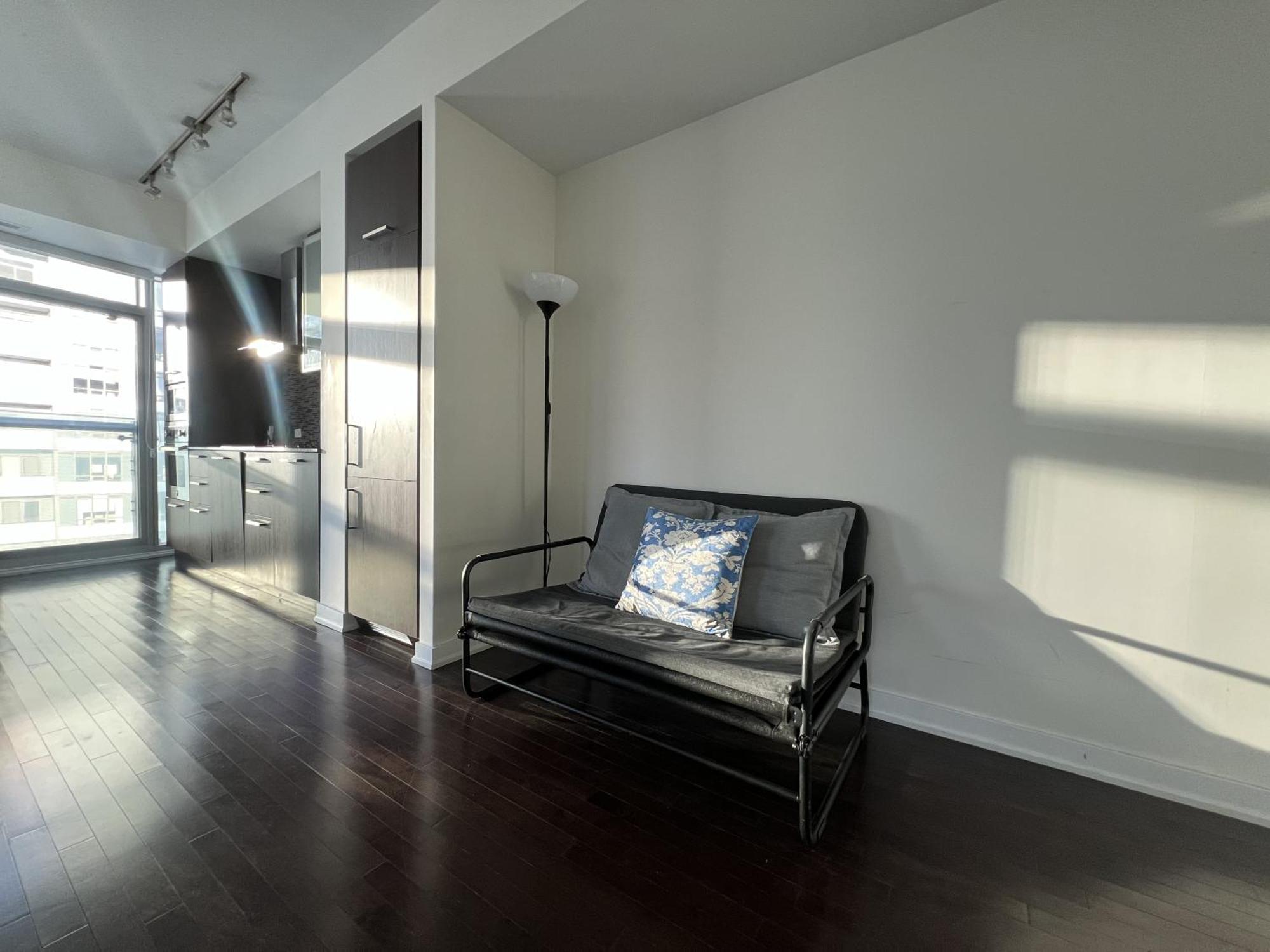 Grand Royal Suites Toronto Room photo