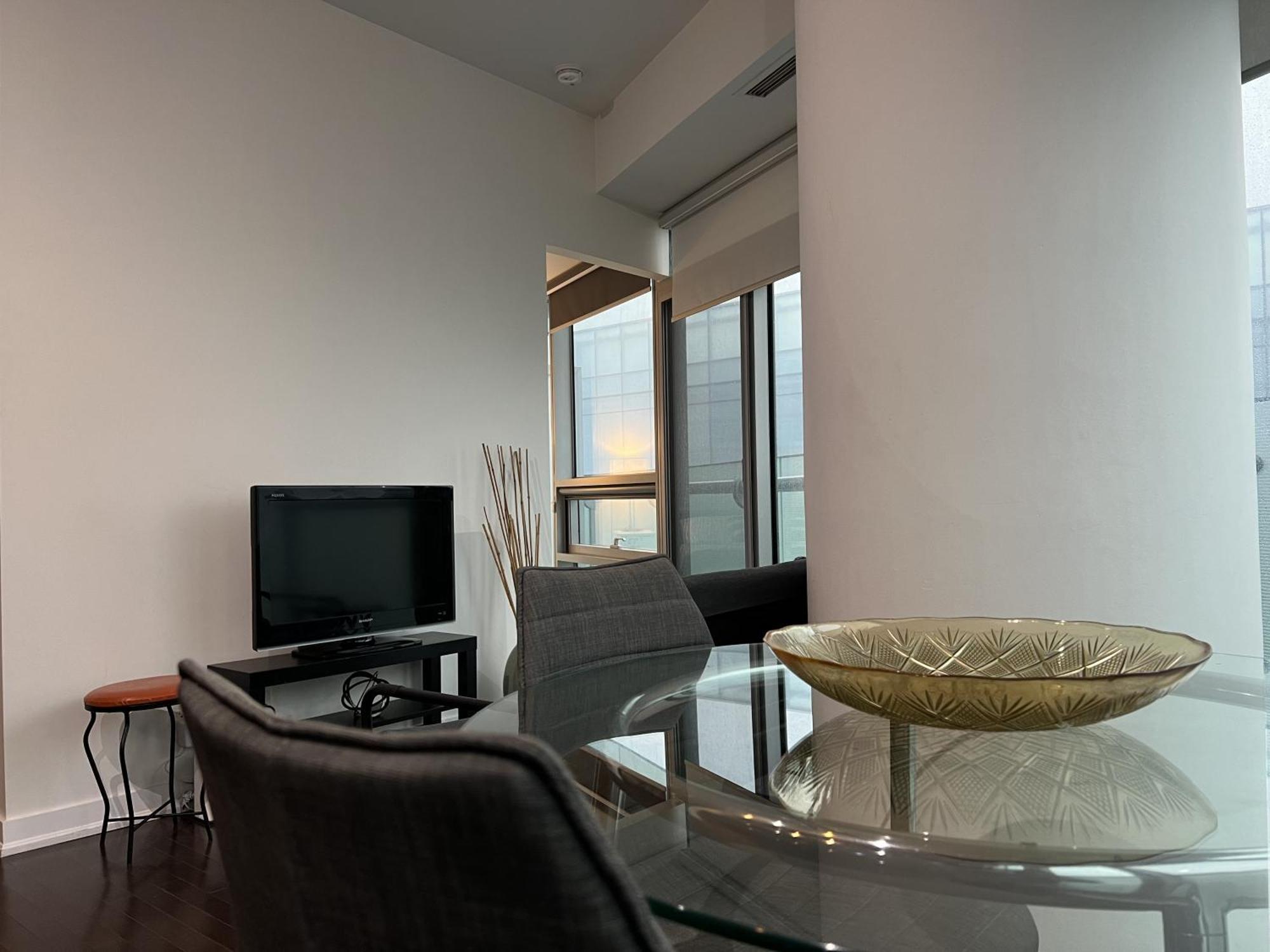 Grand Royal Suites Toronto Room photo