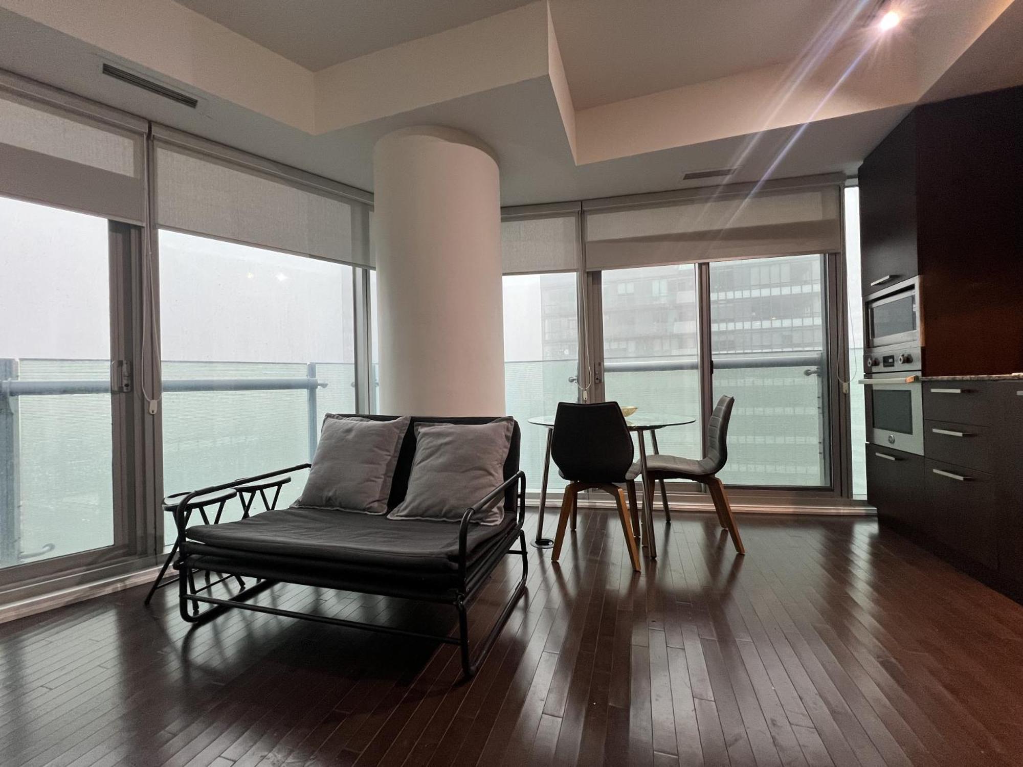 Grand Royal Suites Toronto Room photo